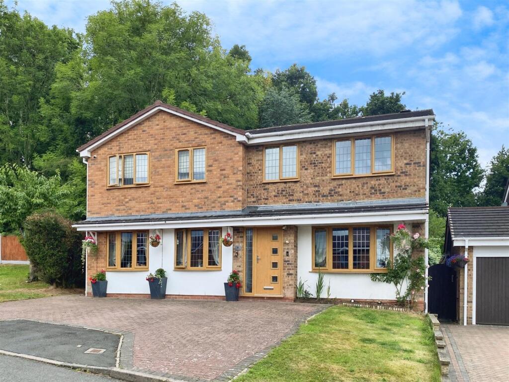 5-bed detached on Ullswater Close, Priorslee, Telford, £525,000