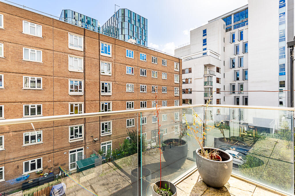 Apartment in London - View 5
