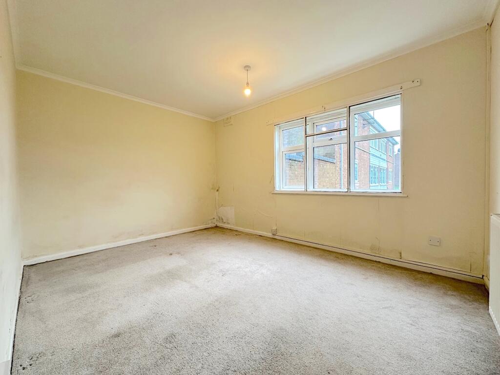 Apartment in Wolverhampton, Perry Hall - View 5