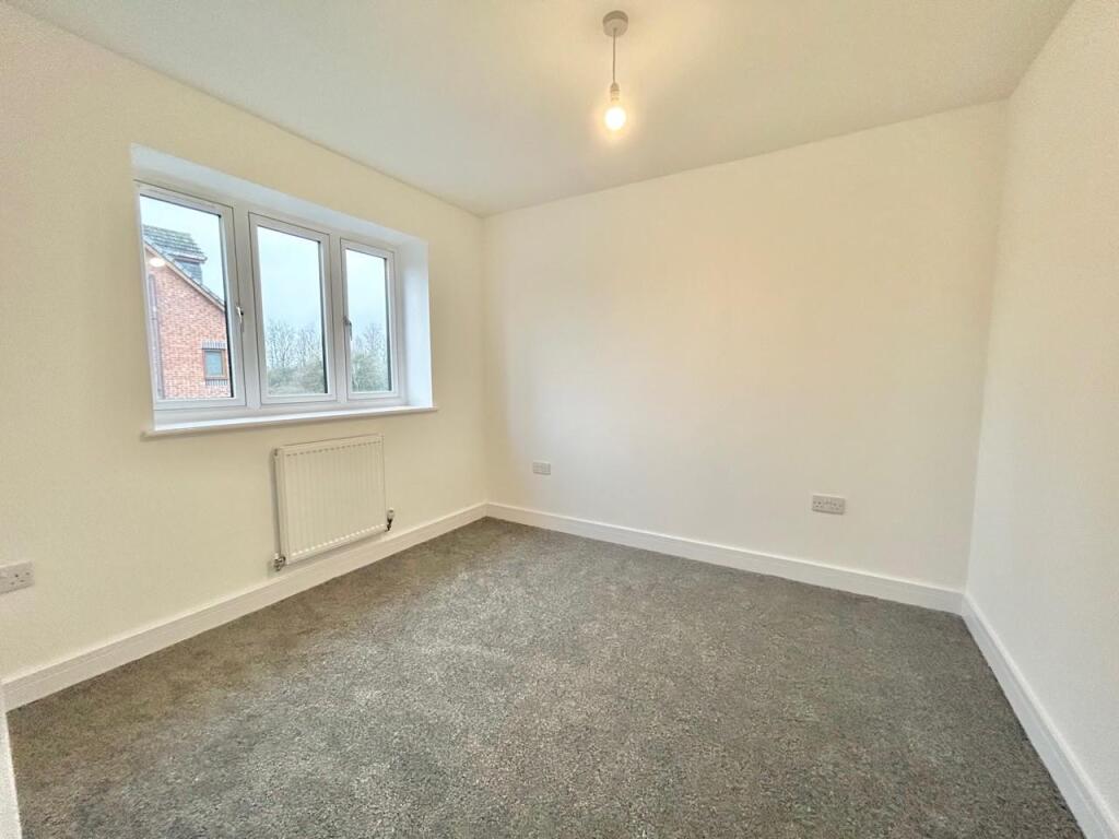Newton Gardens, Lowton, Warrington – další