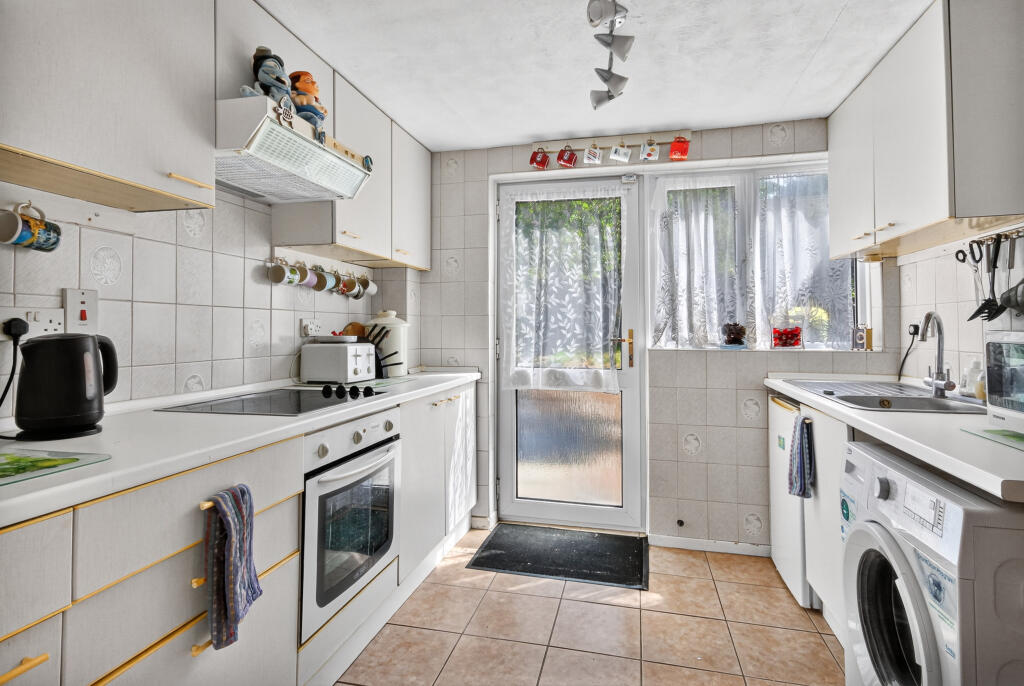 House in Bracknell, Bullbrook, Easthampstead - View 2
