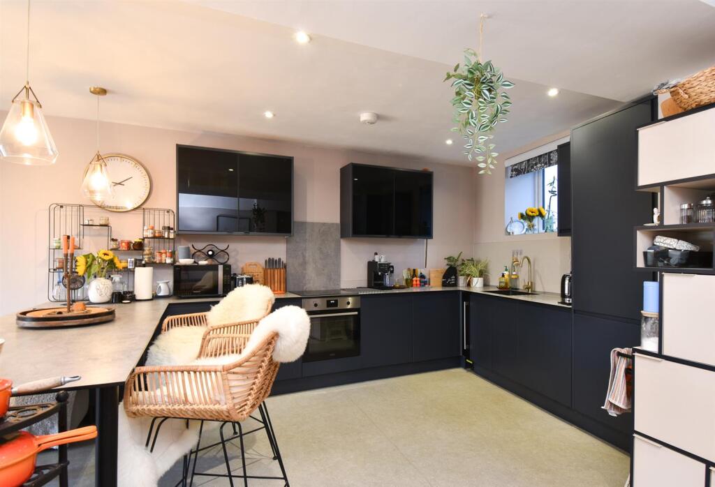 Apartment in Tonbridge - More