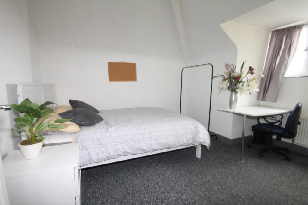 6 bedroom flat for rent