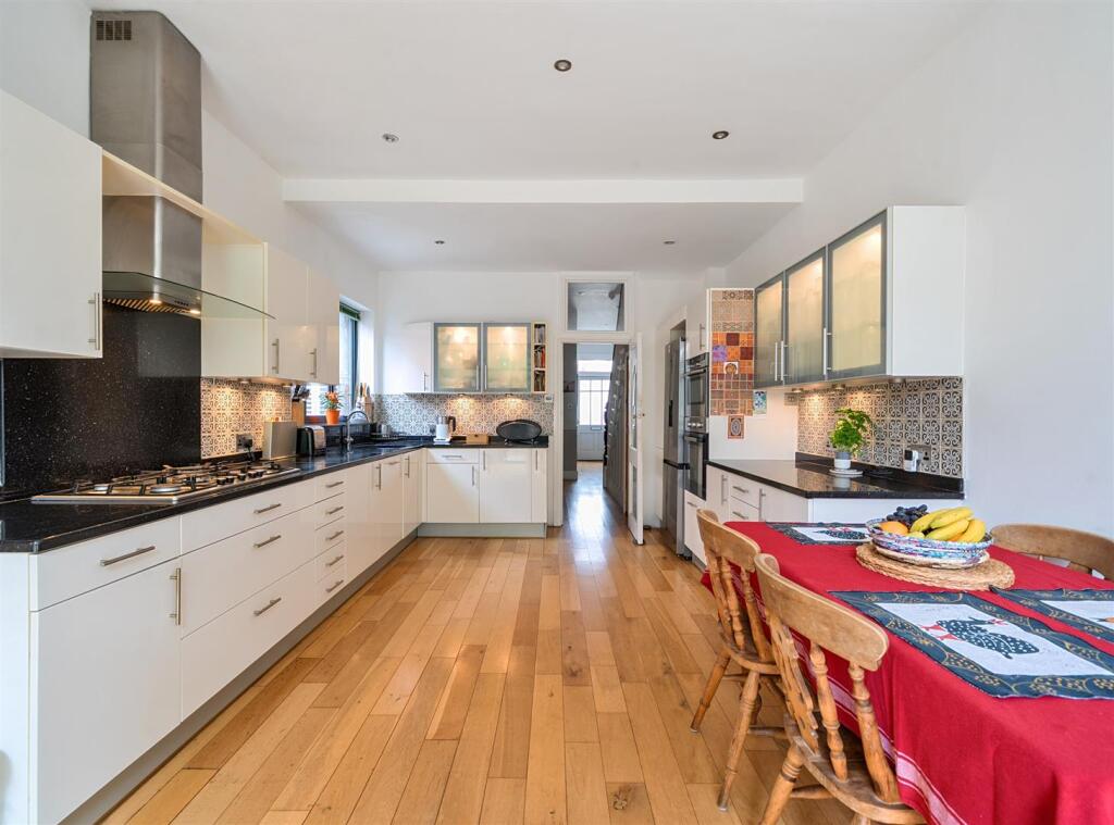 House in London - View 4