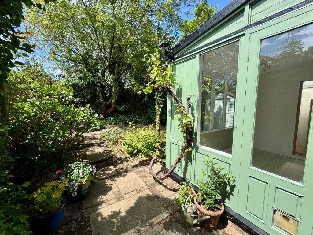 House in Cuckfield. Haywards Heath, Penlands Green, Haywards Heath - More