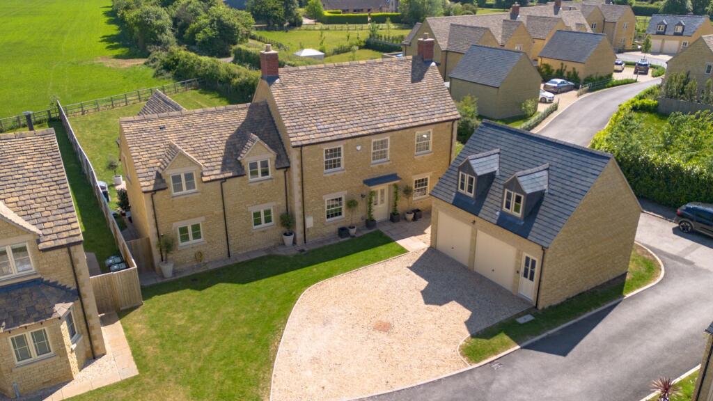 4-bed detached on The Paddocks, Stonesfield, OX29, £1,500,000