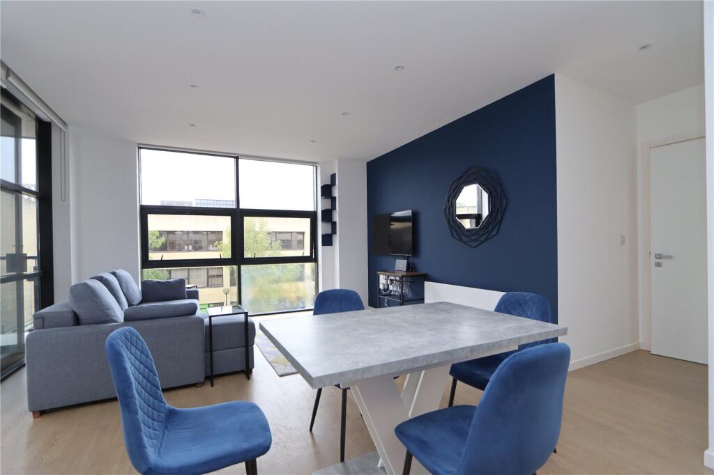 Apartment in Milton Keynes, Central Milton Keynes - More