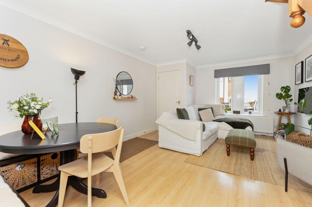 57 Harbour Place, Dalgety Bay, KY11 9GD photo 3