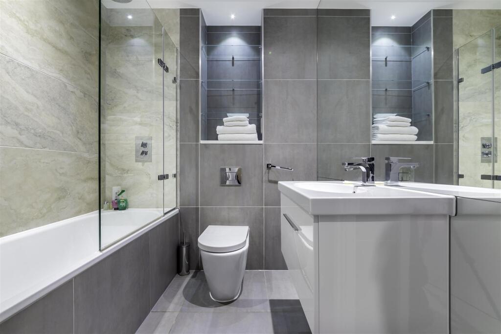 Apartment in London - More