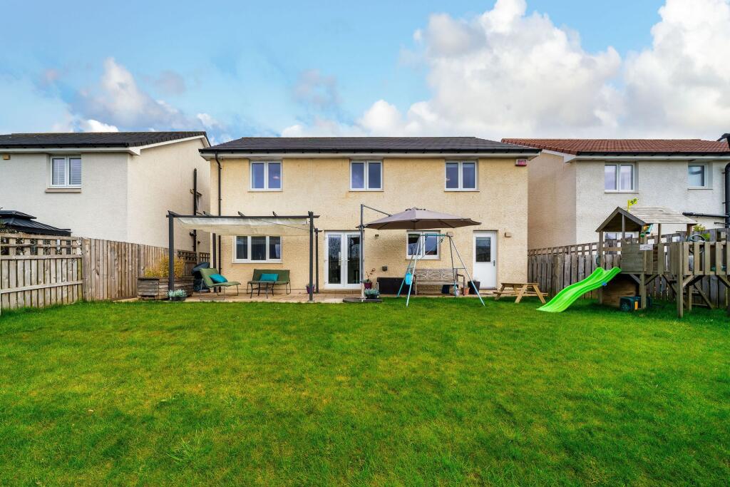House in East Calder, Calderwood - View 2