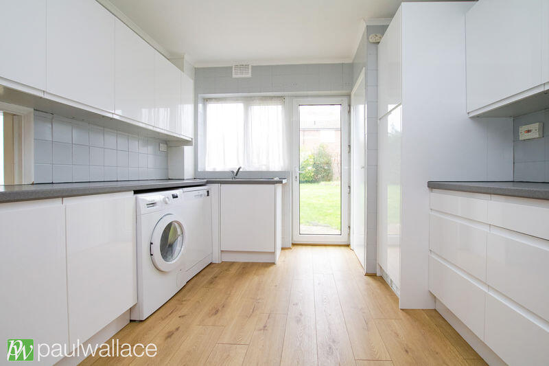Stratfield Drive, Broxbourne photo 3