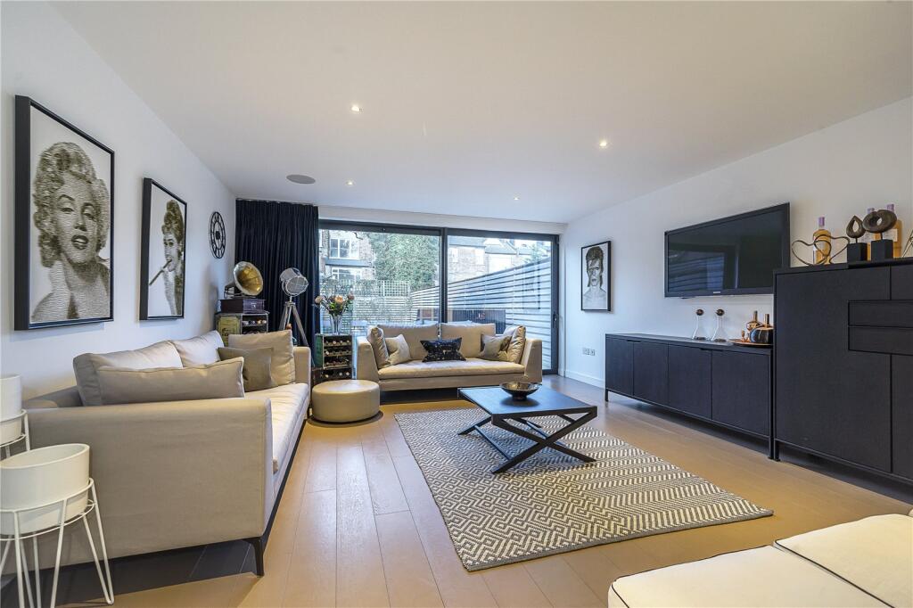 Main image of property: Pinnacle Close, London, N10
