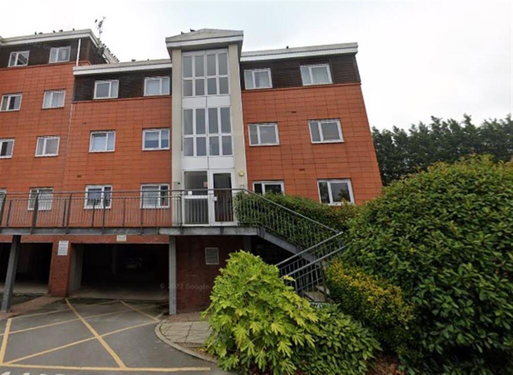 2-bed flat on The Waterfront, Selby, £90,000