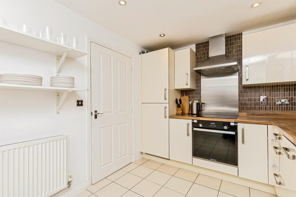 House in Burgess Hill, Wivelsfield - View 4