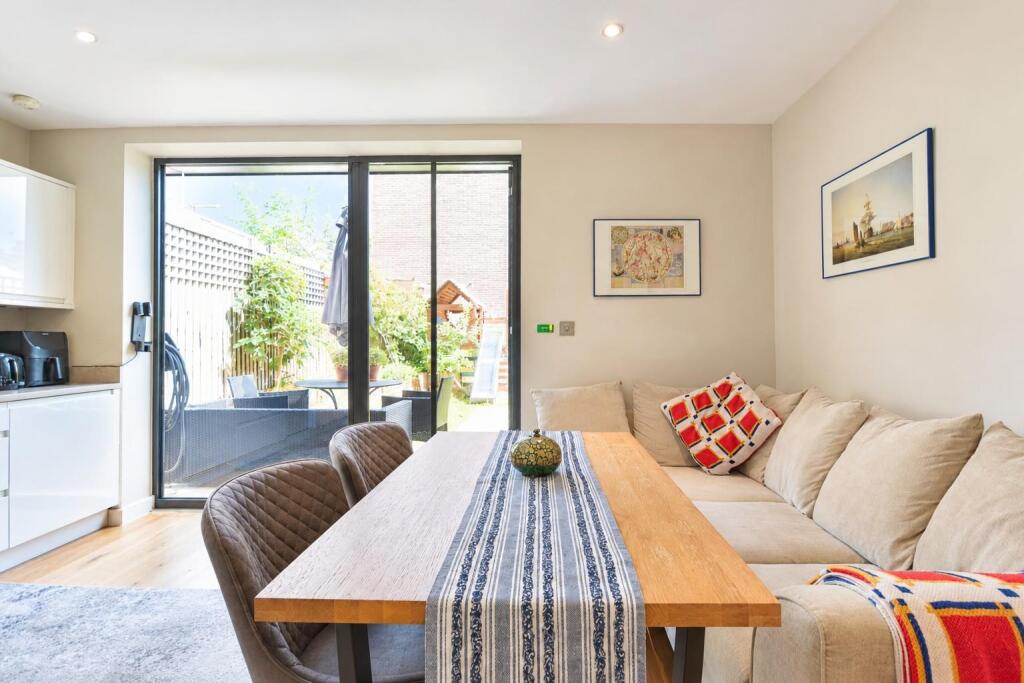 House in London - View 3