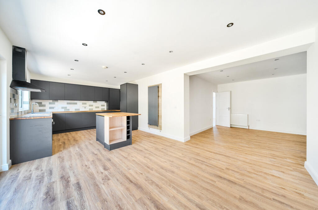 House in Worthing, West Sussex - View 2