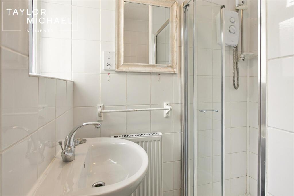 6 bedroom terraced house for rent