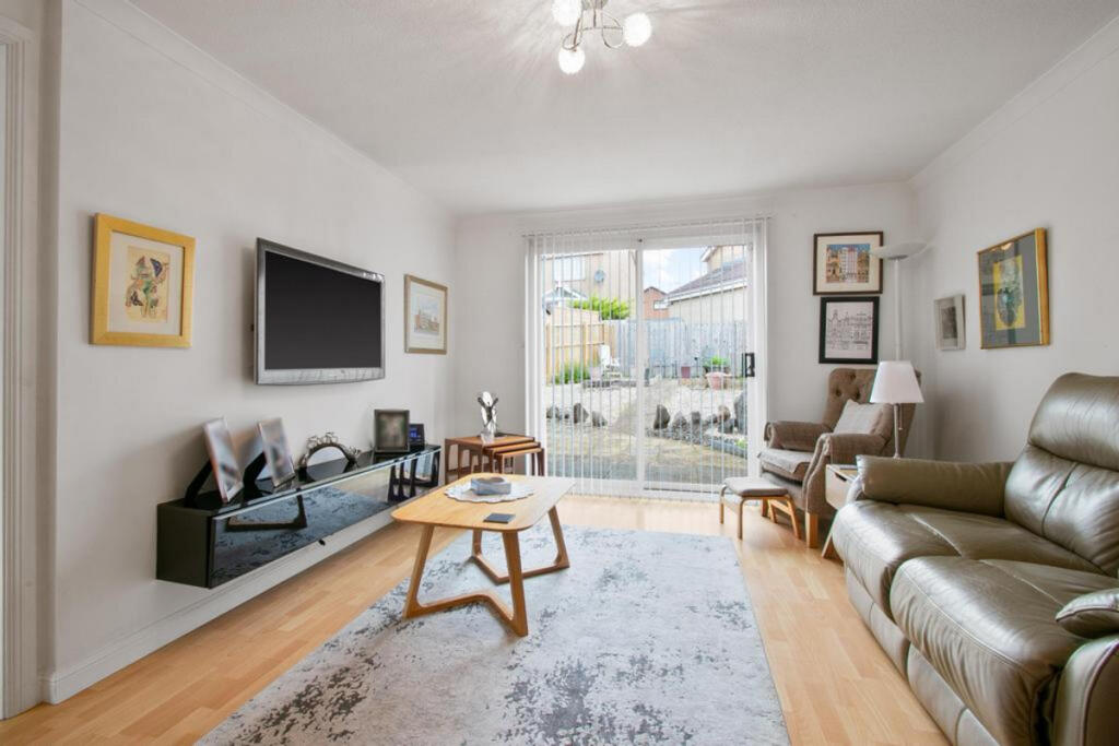 House in Glasgow, Southpark Village, Darnley - View 2