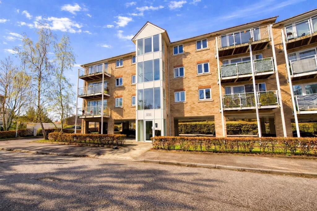 Main image of property: Foxglove Way, Luton, LU3