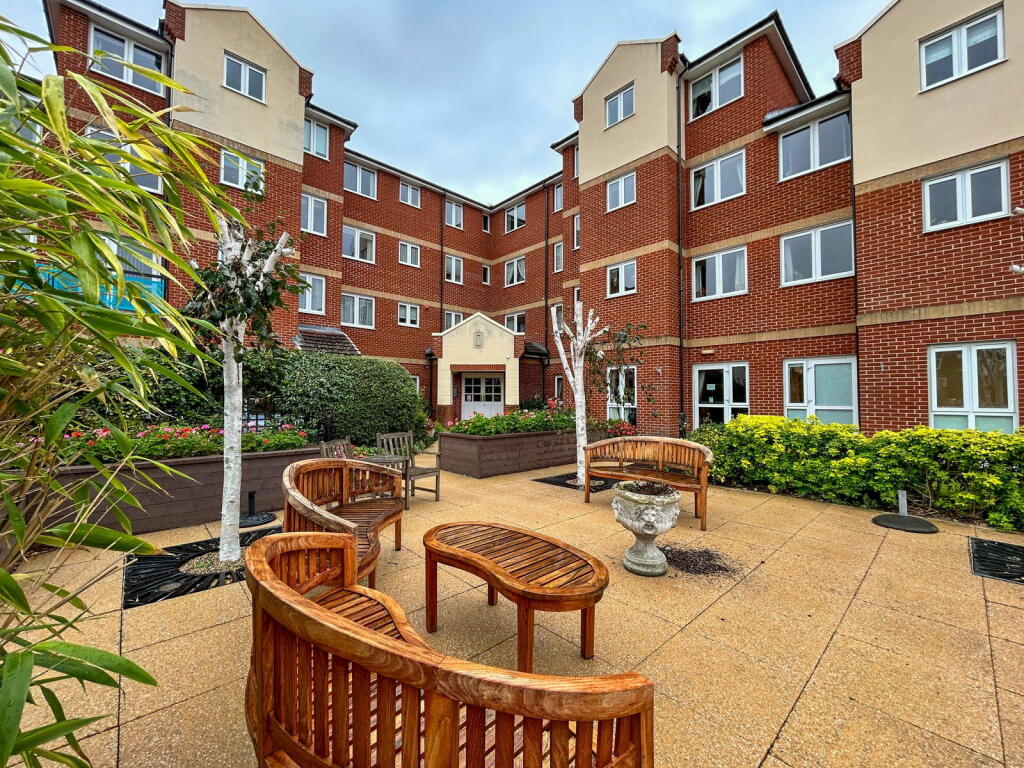 1-bed flat on Richmond Street, Herne Bay, CT6 5LL, £122,950