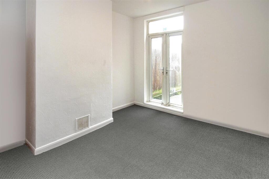 Queen Street, Rushden - View 3