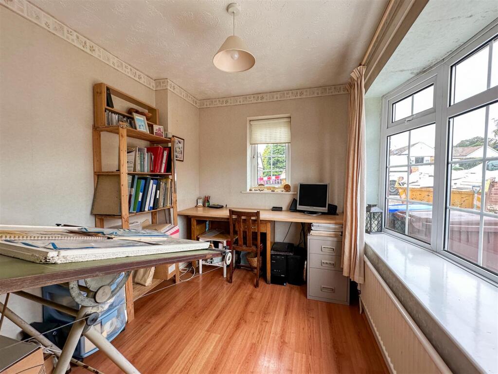 House in Stoke-on-Trent - More