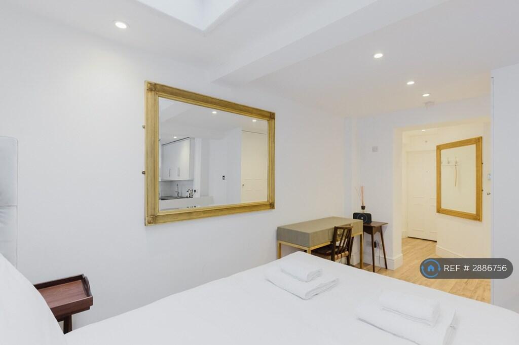 Studio flat for rent