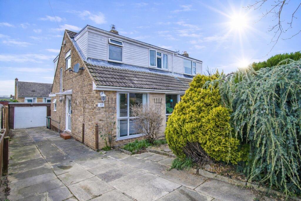 Main image of property: Castle View, Wakefield, WF2 7HZ