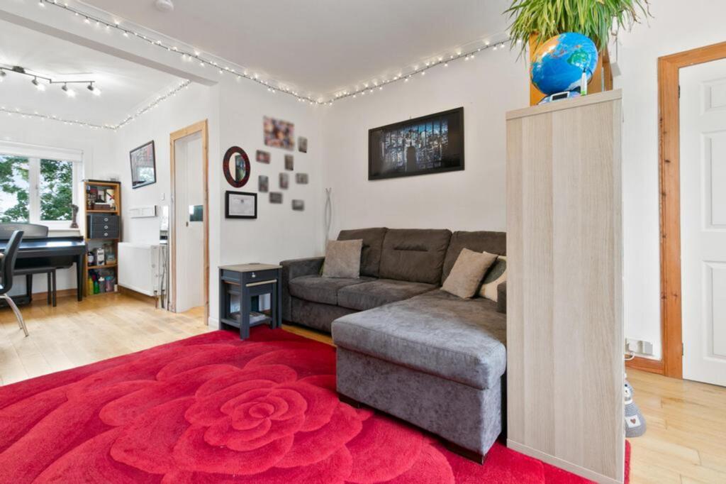 Crosslees Drive, Thornliebank, G46 photo 4