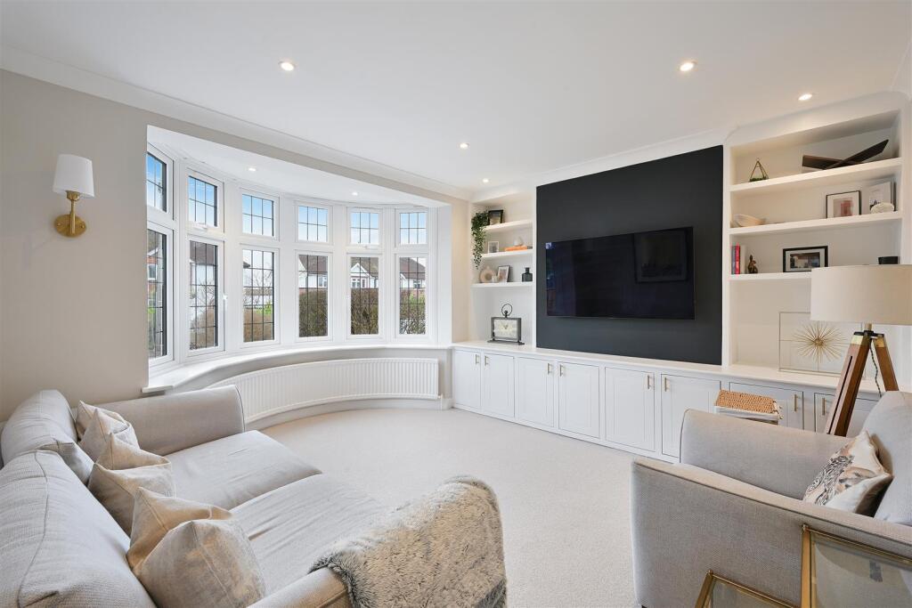House in Reigate and Banstead, Nork - View 2