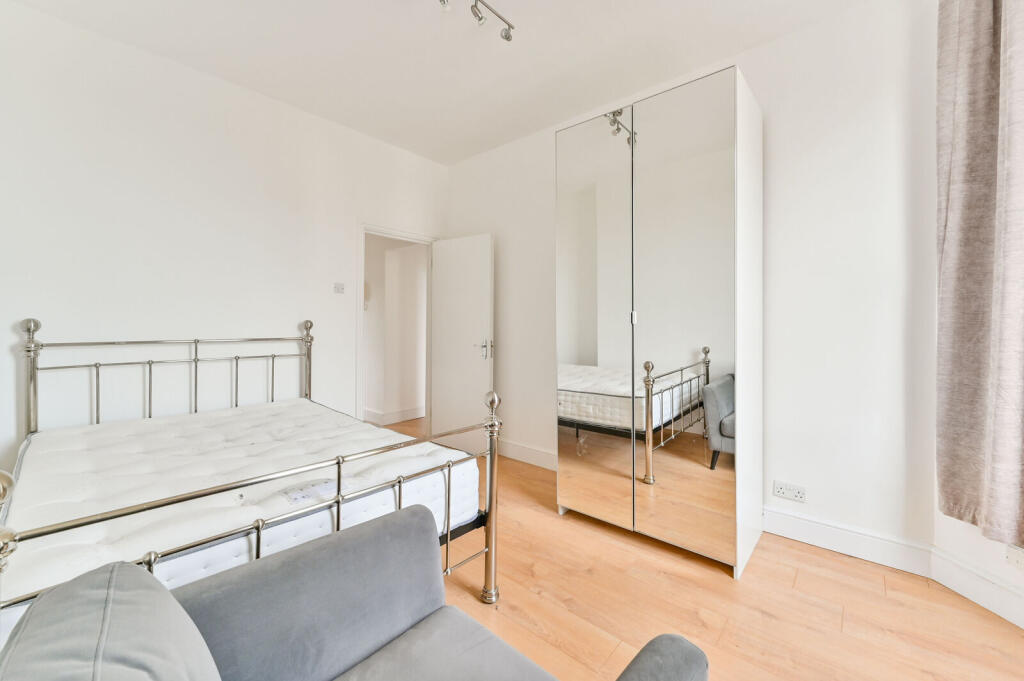 Apartment in London - View 4