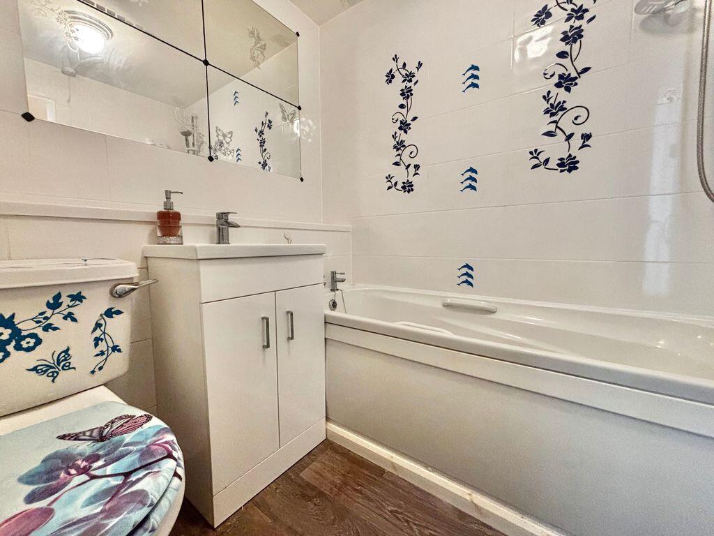 Apartment in Walsall, Pheasey - View 4