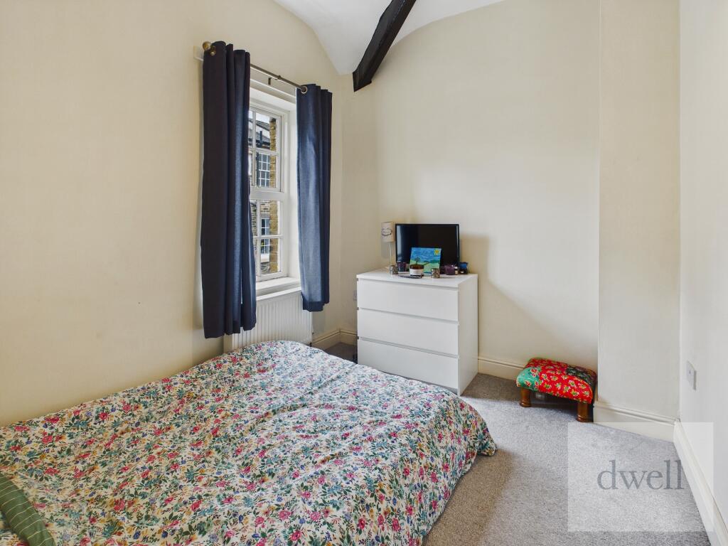 House in Bradford, Saltaire, Shipley - More