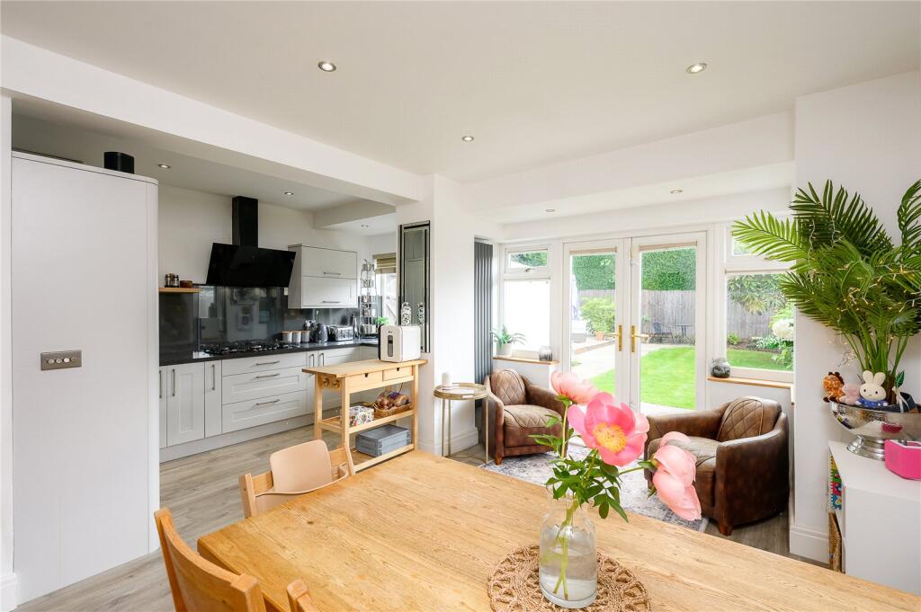 Highthorne Drive, Shadwell, LS17 photo 4