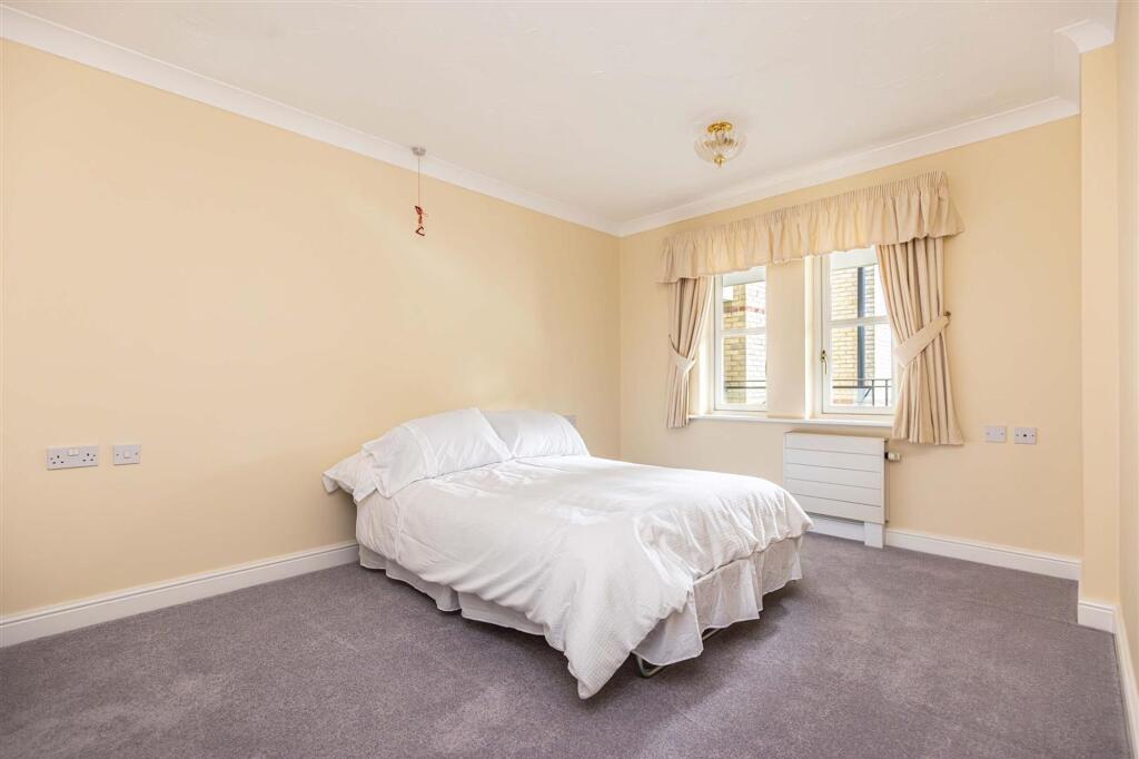 Apartment in Bournemouth - More