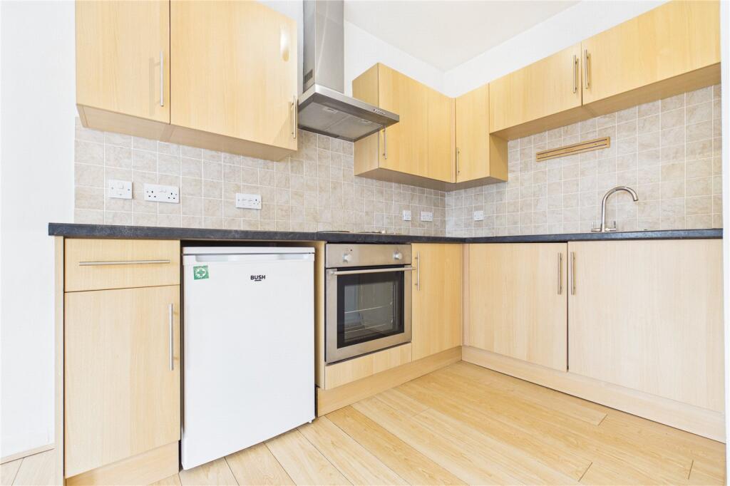 Warwick House, Church Street, Reading, Berkshire, RG7 - View 6