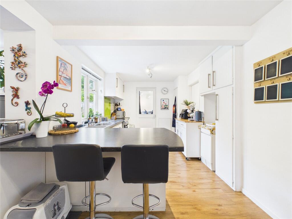Main image of property: Fenshurst Gardens, Bristol, BS41