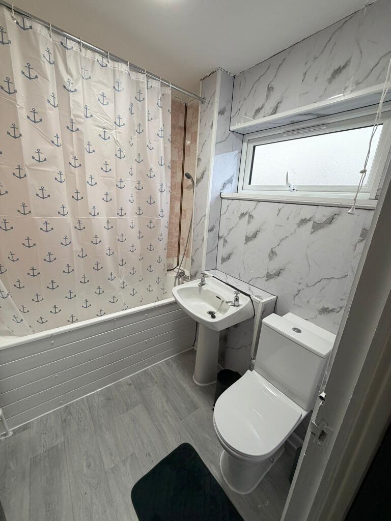 Additional image 5 of Double Room Available, Wareham Rd, B45 0JS