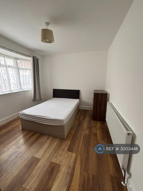 Apartment in Twickenham - View 2