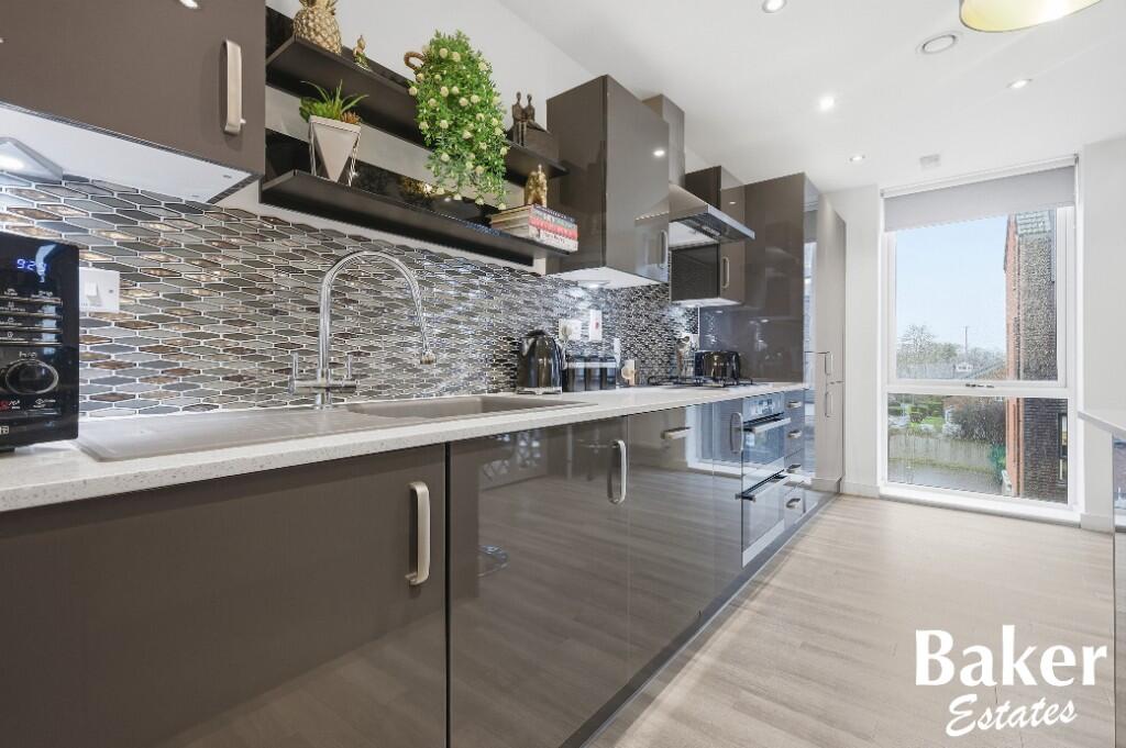 Marine Crescent, Hainault, London, IG6 - View 5