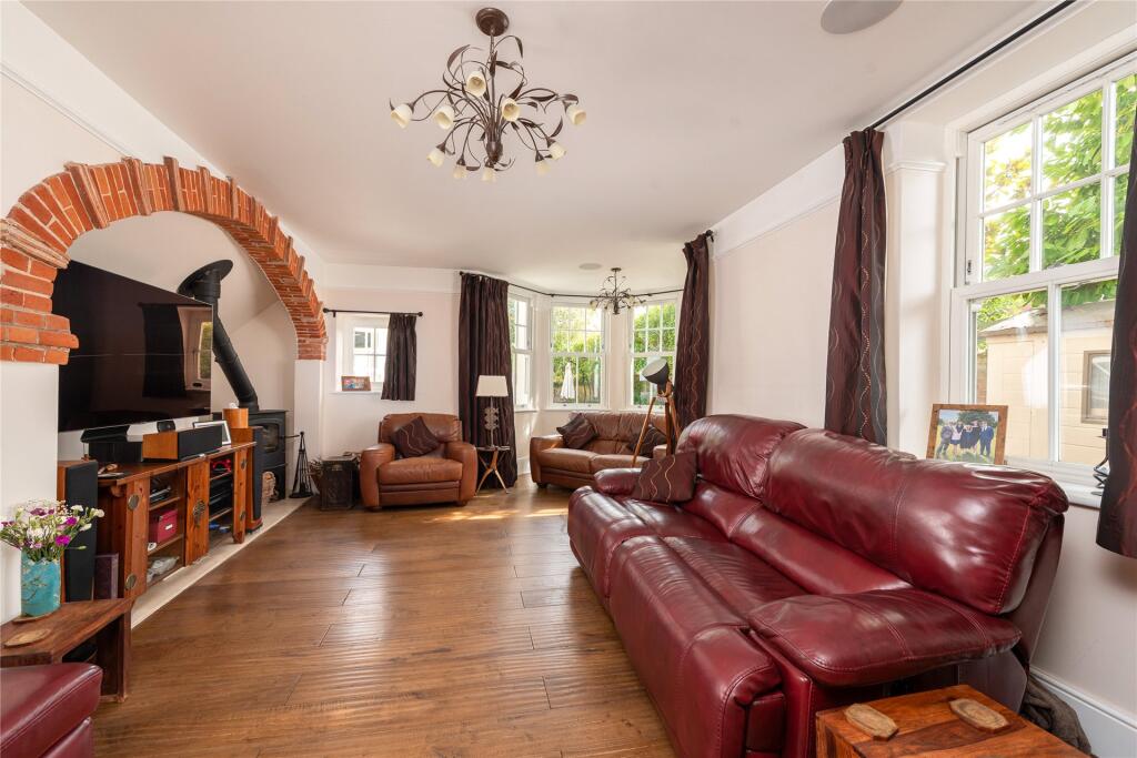 House in Hemel Hempstead - More