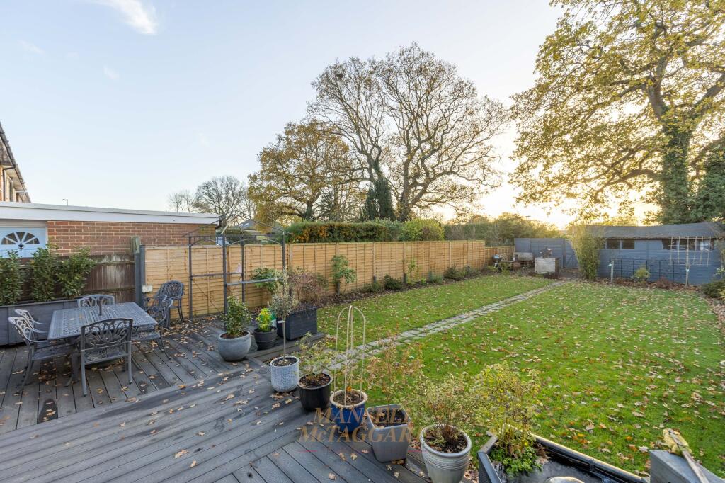 Hevers Avenue, Horley, RH6 photo 4
