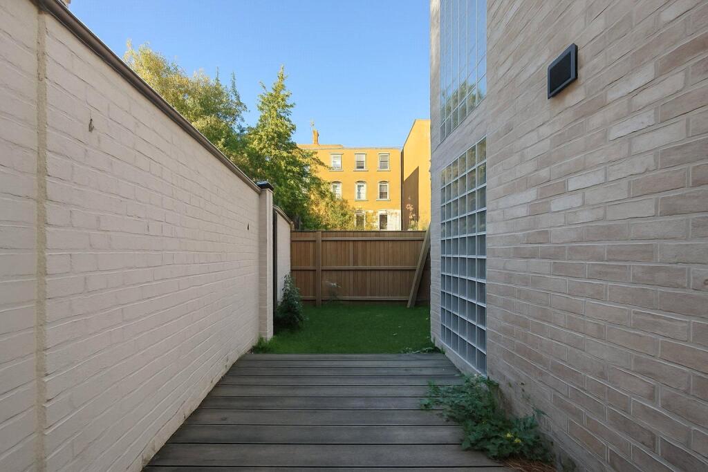 Knightswood House, Rowe Lane, Hackney, London, E9 photo 4