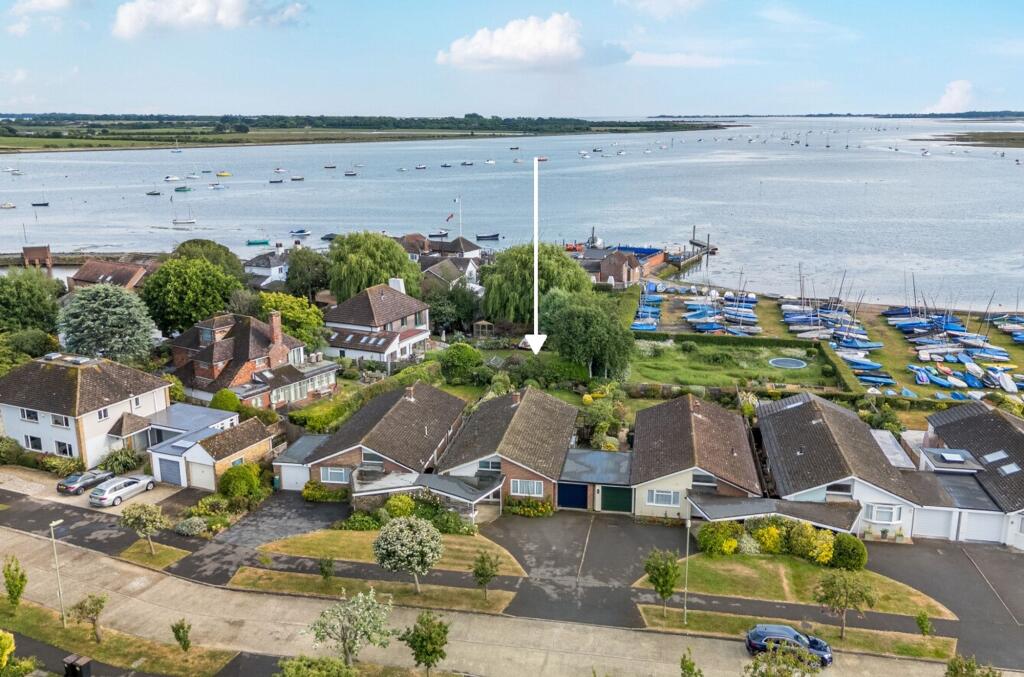 3-bed bungalow on Creek End, Emsworth, PO10, £965,000