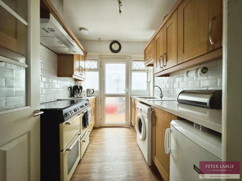 11 Molineaux Road, Rhyl, LL18 3UA photo 4