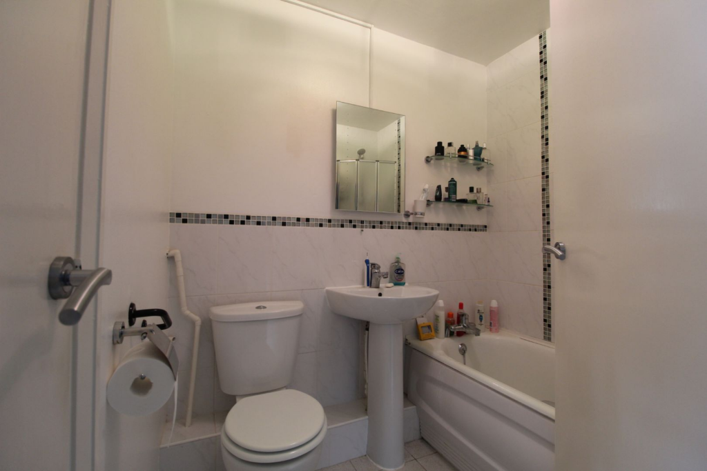 Clifton Drive, Blackpool, FY4 photo 2