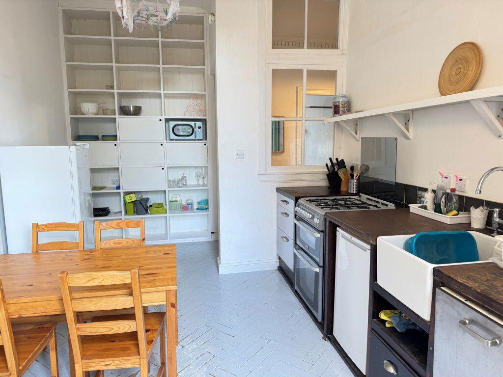 Apartment in Glasgow, Queen's Cross, North Woodside - View 5