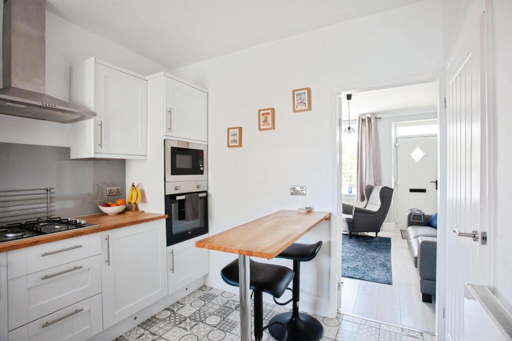 House in Sheffield, Crystal Peaks, Waterthorpe - More