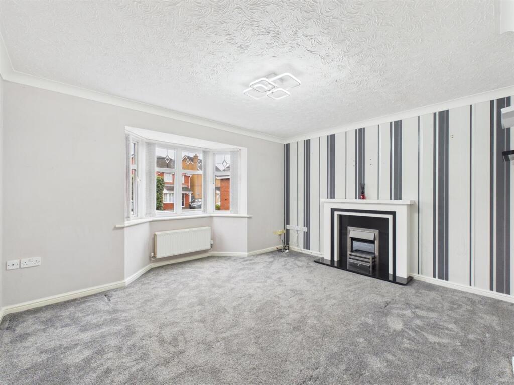 House in Nuneaton and Bedworth, Whitestone - View 2