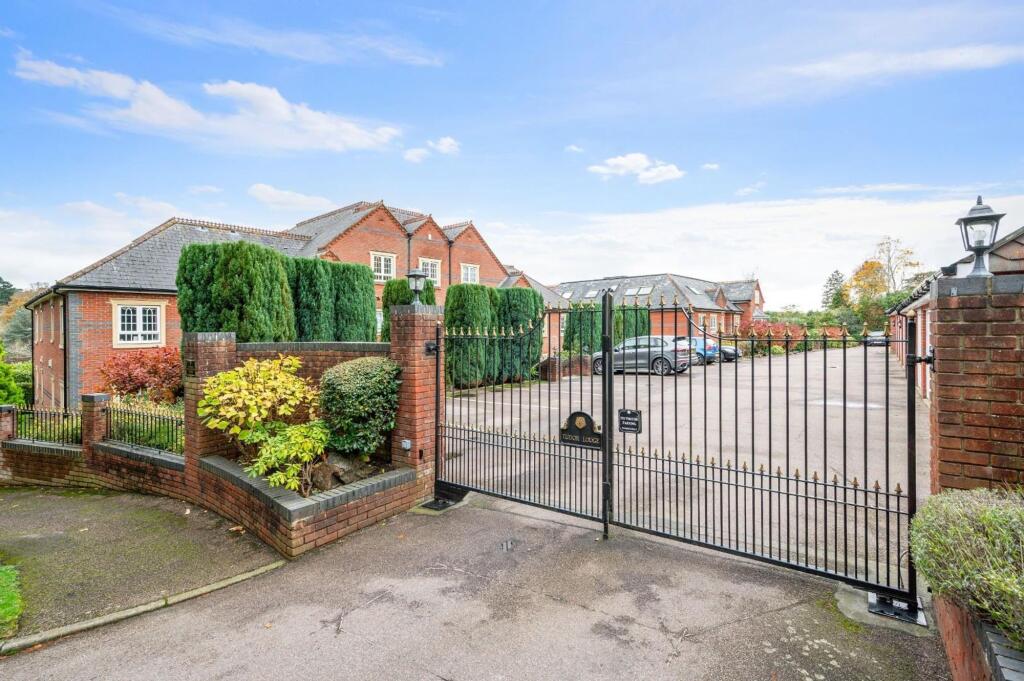 Apartment in Reigate and Banstead, Surrey